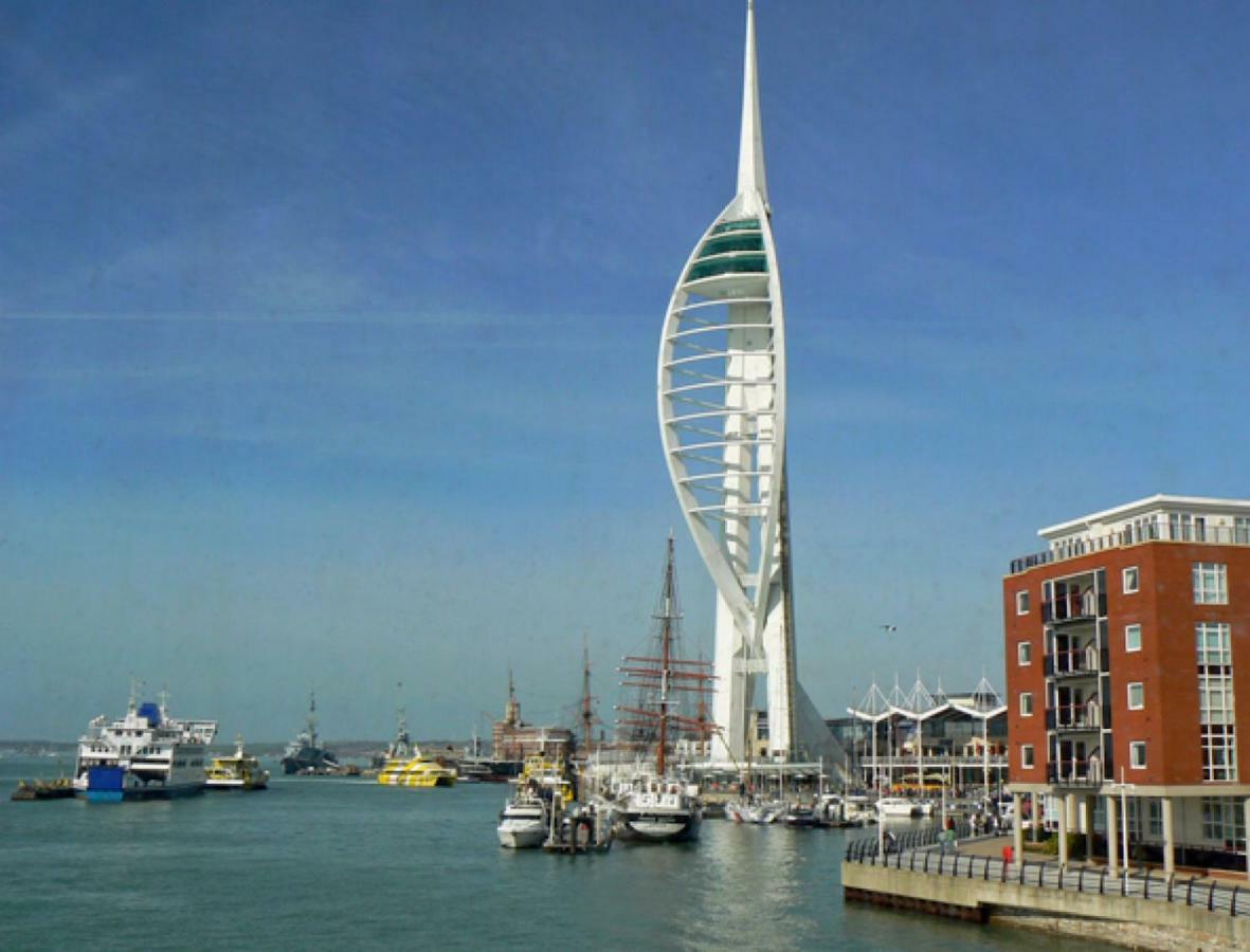 Gunwharf Apartment Portsmouth Exterior photo